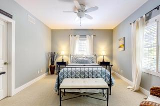 The Lighthouse in Lakeshore Cottages - 1