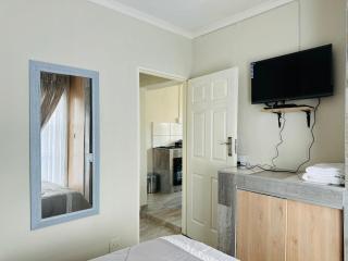 LikeHome Guesthouse - Krugersdorp - 8