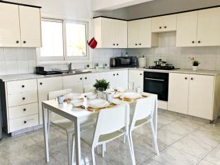 Large apartment close to Finikoudes Beach with 2 balconies - 8