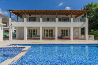 Villa Rosa: Modern Colonial Home with Pool - Juan Dolio - 0