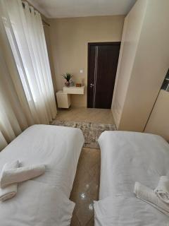 Linda's Guest House - 6