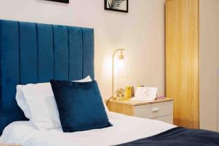 Sleeps 5! Perfect for Work & Family Stays - FREE Parking & WiFi - 6