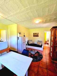 LuxuryGuesthouse GardenCottage - Clarens - 9
