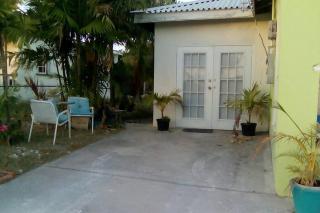 Stay Awhile Studio Apartment - Live Like A Local - Saint Philip - 0
