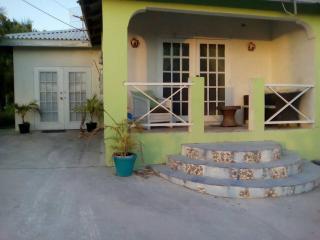 Stay Awhile Studio Apartment - Live Like A Local - Saint Philip - 3
