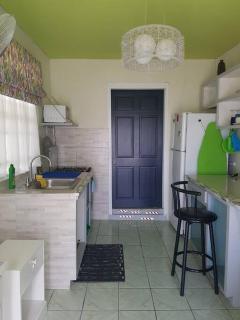 Stay Awhile Studio Apartment - Live Like A Local - Saint Philip - 2