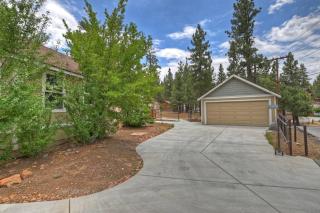 The Bearpaw Bungalow Near the Lake w/fenced yard - Big Bear Lake - 6