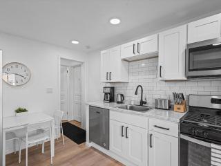 Shadyside, Central 3B Modern and Stylish Private Bedroom With Shared Bathroom and Free Parking - Pittsburgh - 2