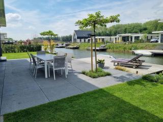 Waterfront villa, forest & golf club - 8