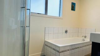 Sunny house with garden views - 2