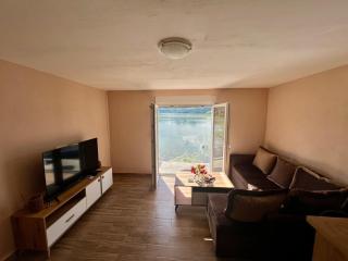 Lakeside Harmony Apartment - 7