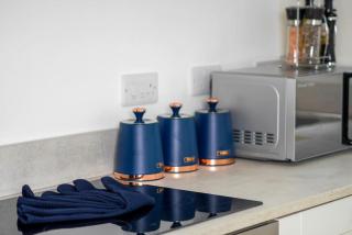 Free Parking, Contractors, Families, Long Stays - Large Home - 8