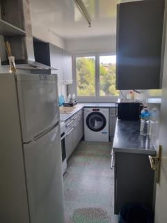 NEW CHEAP PRIVATE ROOM, KITCHEN , OVERWIEUW sea,TRAM on spot, 12 minutes from nice train station with tram , beach in 17 min tram , CHAMBRE PRIVÉE pas cher, cuisine équipée , tram sur place, APERÇU mer, 12 min de la gare de Nice avec le tram, 17 min plage - Nizza - 1