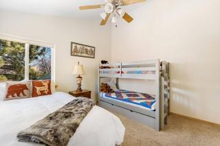 Koselig Cabin W Hot Tub, Fireplace & Central AC - Big Bear Lake - 4