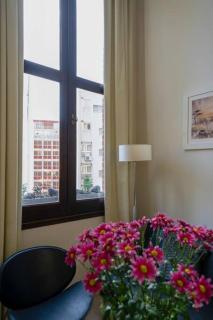 Enjoy natural light and garden view of this loft - 8