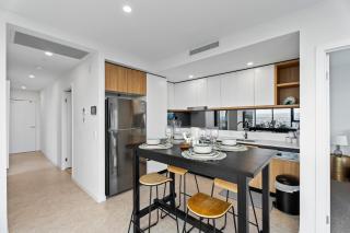 Modern 2 Bedroom Unit at The Gallery Residences in Broadbeach - Q Stay - Gold Coast - 2
