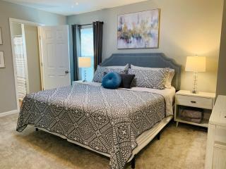 Sleek Retreat w/ Modern Vibes - Knoxville - 1