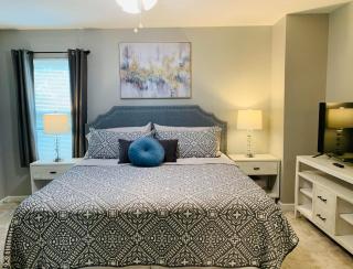 Sleek Retreat w/ Modern Vibes - Knoxville - 2