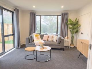 Rotorua Sunshine Brand New 4 Bedroom house - Rotorua - 4