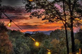 Story Book Cabin with Mountain Views, Game Cave, Hot Tub and Close to Downtown - Blue Ridge - 5