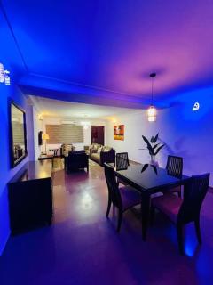 Elegance Oasis - Central 3BR Apartment with Balcony and WiFi in Maitama - Abuja - 3
