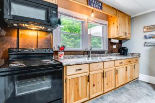 3 Mi to Downtown Home with Fire Pit in Forest City - Forest City - 4
