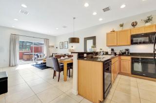 Charming Townhome in Encantada Resort- 5 miles from Disney! - Kissimmee - 1