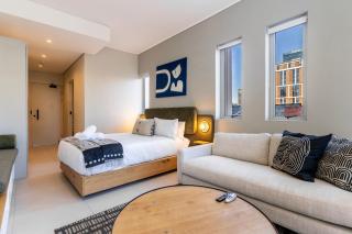 The Rose 107: Modern Corner Unit with Balcony ~ - Cidade Do Cabo - 7