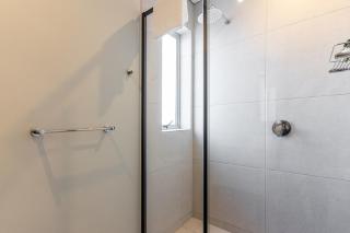The Rose 107: Modern Corner Unit with Balcony ~ - Cidade Do Cabo - 1