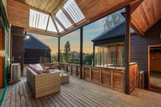 Tree Top Retreat in Central City - By KOSH BNB - Hamilton - 3