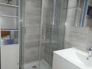 Studio cabine avec piscine proche plage et commerces - FR-1-328-156 - 2