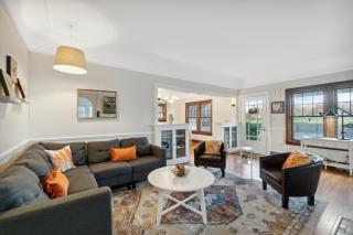 Exclusive Ottawa Hills Private Home, Garage, WD, Gourmet Equipped kitchen, Netflix - Ottawa Hills - 9