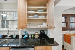 Exclusive Ottawa Hills Private Home, Garage, WD, Gourmet Equipped kitchen, Netflix - Ottawa Hills - 1