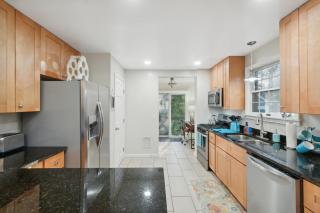 Exclusive Ottawa Hills Private Home, Garage, WD, Gourmet Equipped kitchen, Netflix - Ottawa Hills - 2