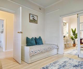 Cozy Beach Cottage Steps from Beach Jetty - 4