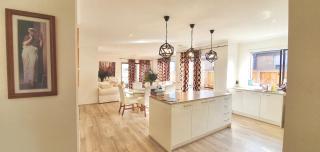 Affordable Melbourne Suburban Home with Free Parking - 7