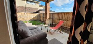 Affordable Melbourne Suburban Home with Free Parking - 5