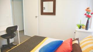 Affordable Melbourne Suburban Home with Free Parking - 9