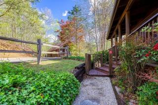 ER20 - Eagles Roost - Great location! - Close to town! cabin - 8