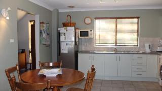 Modern Holiday Haven - Hawks Nest - 7