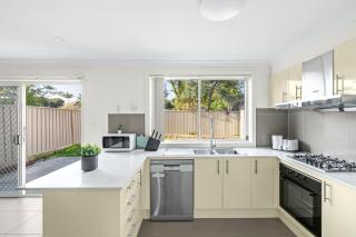 Serene Double Room in Panania - Close to Stations & Shops - Shared Bathroom - Panania - 3