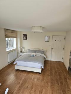 Extra Large Bedroom Dartford - Dartford - 7