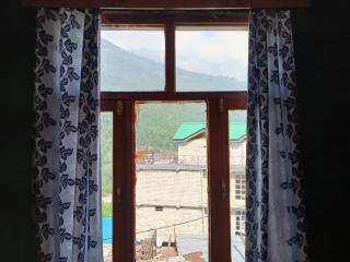ROOP MOUNTAIN HOMESTAY No Parking - 1