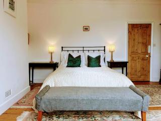 Large Sunny King-Size En-Suite - 7