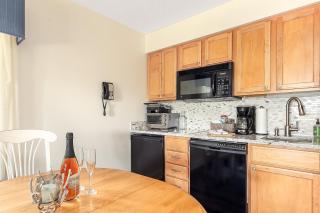 Grand Traverse Bay Lake View Condo - Traverse City - 3
