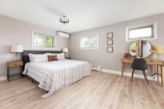 La Petite Ferme - Newly Renovated 3BDR Farmhouse - 6200 - Traverse City - 6