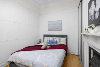 Elegant Double Room - Mins to Transport and Stores - Shared Bathroom - Regents Park - 6