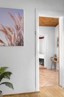 Elegant Double Room - Mins to Transport and Stores - Shared Bathroom - Regents Park - 4