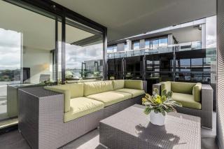 VAQUAY Embassy In Abbotsford - 1