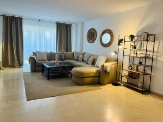 Impeccable large apartment with immense terrace and private garden overlooking the mountain, featuring 2 bedrooms and sleeping up to 4 guests located 100 meters from Plaza Maestranza - Marbella - 6